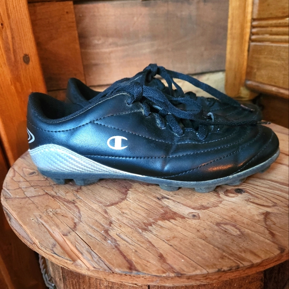 CHAMPION KIDS CLEATS- UNISEX SIZE 3